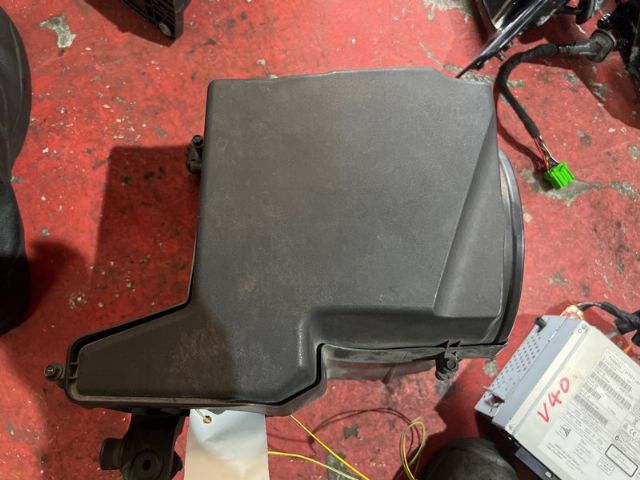 Volvo V40 P1 2012-2015 Air Cleaner Assembly EFI Air Box