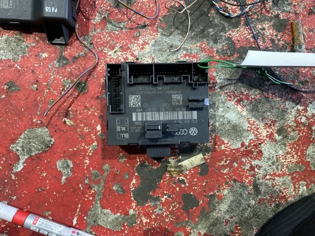 Audi A4 8K 2012-2015 RF Door Control Module