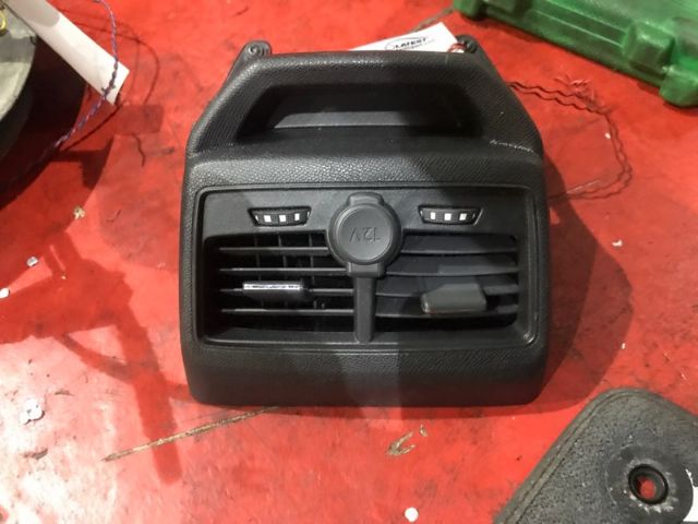 Peugeot 3008 II 2016-2018 Rear Air Conditioning Vent