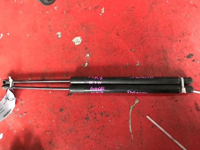 Volkswagen Golf MK7 2012-2016 Tailgate Struts (Set)